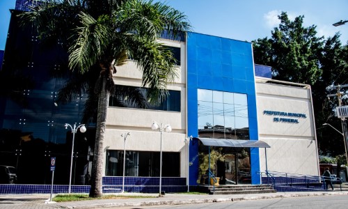 Pinheiral antecipa pagamento da 1ª parcela do 13º salário e injeta cerca de R$ 2,9 milhões na economia local